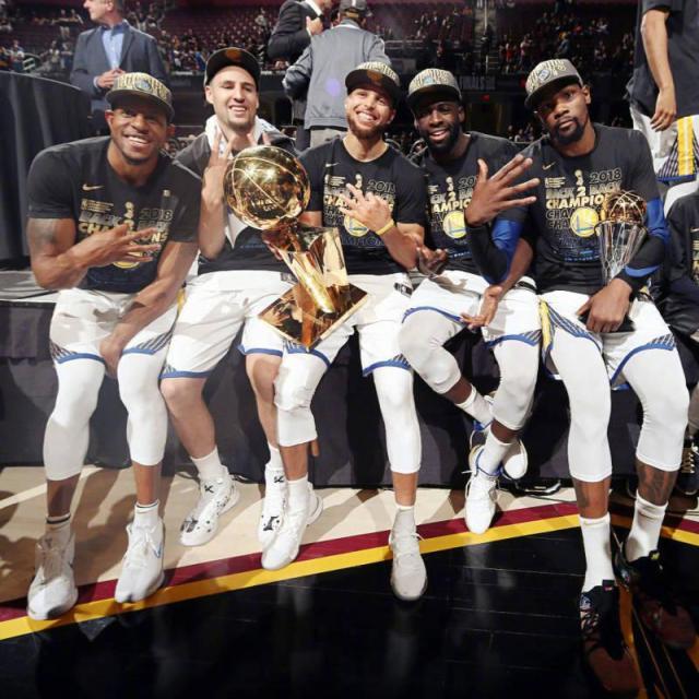 米乐体育娱乐-勇士老板再忆球队黄金时代 五小球衣或都将被退役